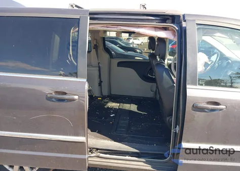 2015 Chrysler Town & Country Touring from USA, damaged, VIN 2C4RC1BG0FR638133